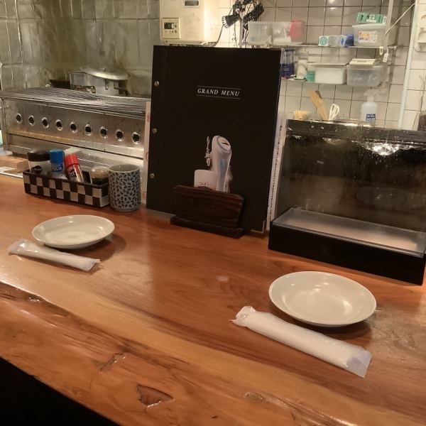 ** Welcome per person ** We have prepared a counter in the store so that you can enjoy it easily.Please enjoy the sakutto rice after work at our restaurant.Hot pepper limited coupons such as a little drink set and happy hour are available ♪ Please have a cup of cold beer with the best grilled chicken and kinkin ♪