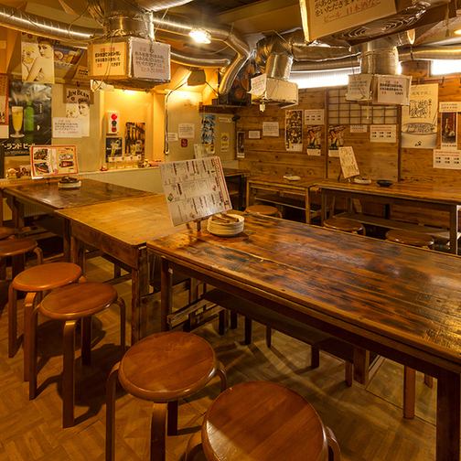 落ち着いたダウンライトの店内は居心地がよく、どこか懐かしい雰囲気でお食事が楽しめます。大型宴会にもぴったりなワンフロア53席。みんなで楽しめるお店です。貸切は45名様からご相談ください。時期問わず飲み会や宴会でのご予約はお早めに。#誕生日#歓送迎会#海鮮#居酒屋#飲み放題#鍋#横須賀中央#宴会#肉