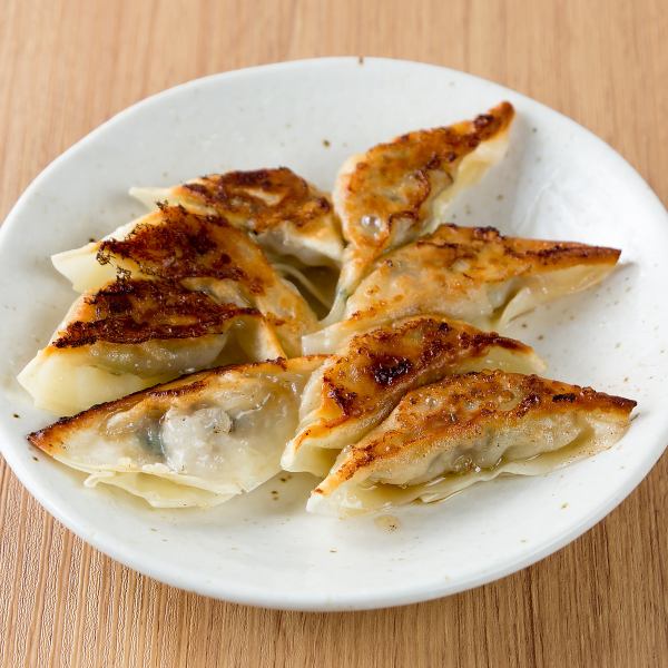 パクッと止まらない名物一口餃子が自慢！