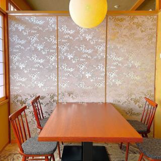 ４名様までご利用いただけるお座敷タイプの個室お座敷全てを繋げることで最大２４名様でご利用いただけます。