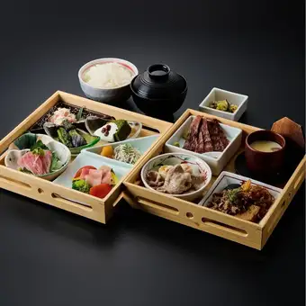 【数量限定】お肉膳スギモト二段重●すき焼き・しゃぶしゃぶなど13品●一名様～少人数での会食に