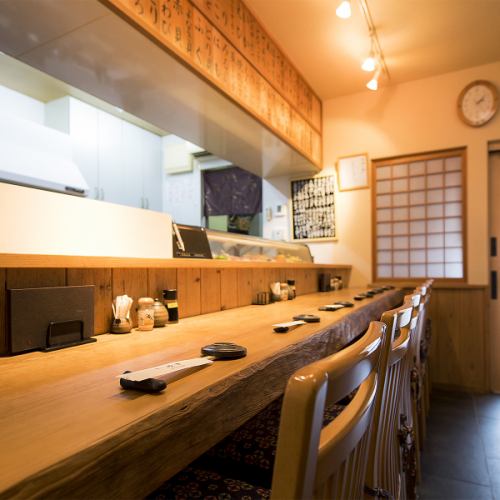 The counter is a special seat with a sense of presence ♪ You can see the cooking scene in front of you!