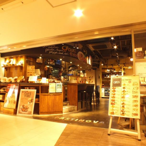 JR総武線「市川駅」直結で雨の日でも濡れずに安心♪アクセスはいうことなしです！しかしながら、店内は駅直結シャポーの中とは思えない程のおしゃれな空間は特に女性のお客様に大人気！シャポー市川をまっすぐ奥まで進んだ飲食店街の一番手前にございます☆