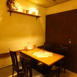 2～4名様。女子会やグループでのお食事などに♪人数に合わせてお席ご用意いたします！