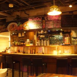 1～6名様。お一人様でも気軽にどうそ♪オープンキッチンがのぞけるので調理の様子が楽しめます！