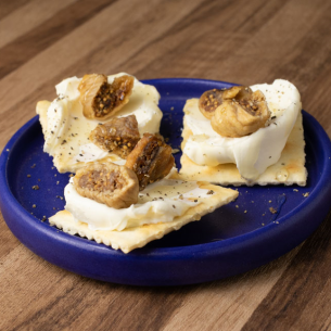 Mai-iku (mascarpone, fig, crackers)