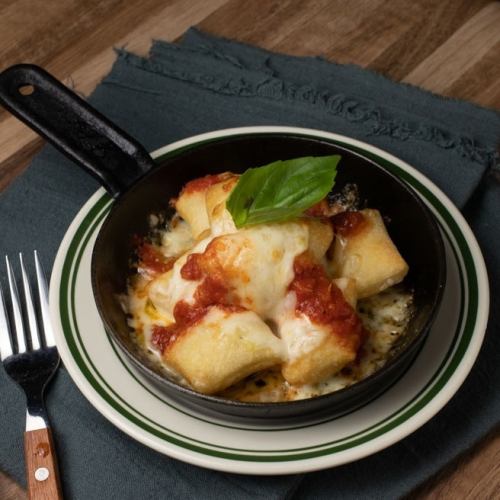 揚げピザ　メルト・マルゲリータ