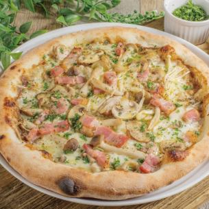 Porcini cream pizza with plenty of mushrooms and bacon