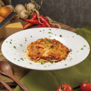 Tomato: Spicy tomato sauce with three kinds of cheese and bacon