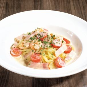 Cream: Shrimp, bacon and fresh tomato cream sauce