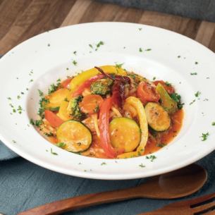 Arrabbiata: Arrabbiata with plenty of green and yellow vegetables
