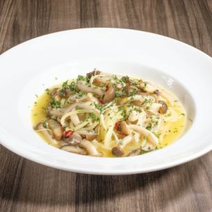 <Oil> Peperoncino with lots of mushrooms