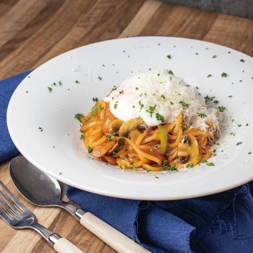 もちもち生パスタは大人気!種類豊富にご用意しております☆【絶品山盛りチーズのナポリタン】1,408円(税込)