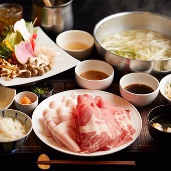 Enjoy in the proud two-color pot 【Shabu-Shabu ・ Sukiyaki】 & All-you-can-eat buffet ♪