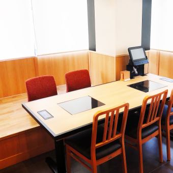Private room seating for up to 6 people.There is also a private room with a children's space for children.