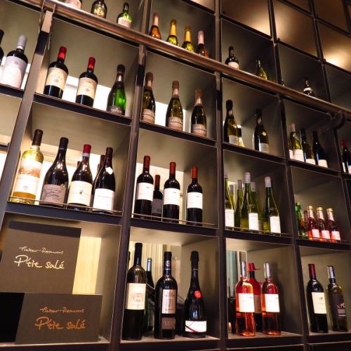 You can also choose the wine displayed on the wall♪