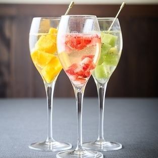 3 types of fruit sparkling and non-alcoholic drinks are also available◎