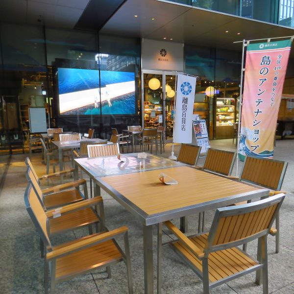 当店にはテラス席もご用意しており、ビアガーデンのような開放的な雰囲気でお楽しみいただけます。テラス席限定のコースもご用意しており、特別なメニューを楽しむことができます。友人や家族と共に、素敵な時間をお過ごしください。ぜひテラス席でのひとときをお楽しみください。