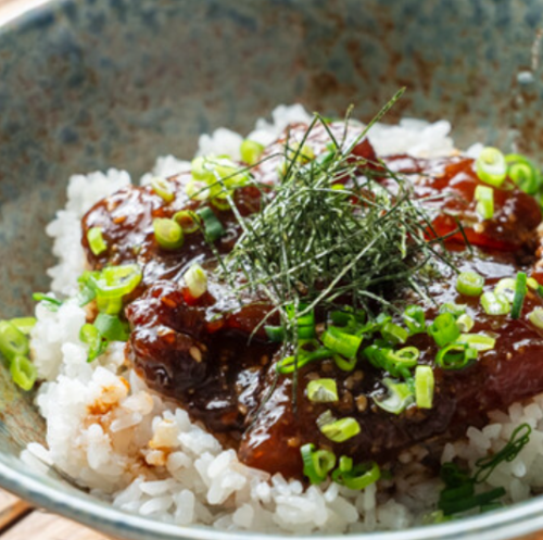 【保戸島】　マグロのひゅうが丼