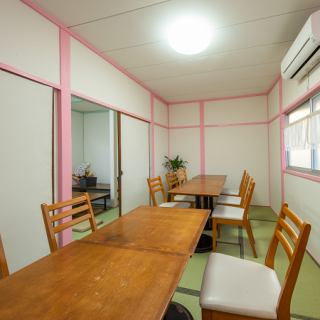 歓送迎会や大人数の集まりに最適なスペースです。貸切も可能でお気軽にお問い合わせください。贅沢な焼き鳥盛り合わせを囲みながら、仲間と楽しいひとときをお過ごしいただけます。温かみのある雰囲気の中で、心ゆくまでお食事を楽しむことができる特別な時間を提供します。大切な人たちとの思い出を当店で作ってください!