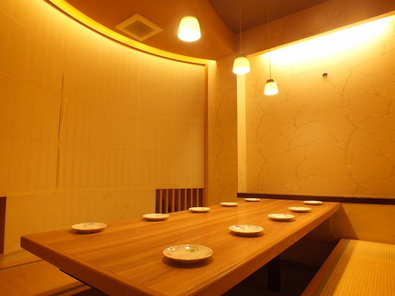 [In front of Akashi Station x private room banquet] We have private rooms of various sizes, such as 4 to 8 people, 8 to 12 people, 12 to 24 people, 24 to 48 people, 48 to 70 people. Enjoy the privacy of a private room with a tadori kotatsu table. The private rooms are popular, so book early! All-you-can-drink courses including Black Label draft beer start at 2,500 yen.