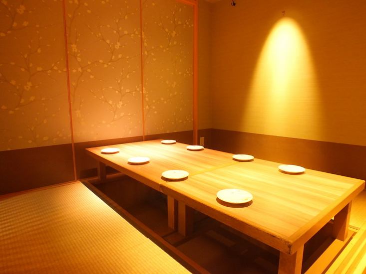 1 minute walk from Akashi Station.Private room seats recommended for various banquets are also available.