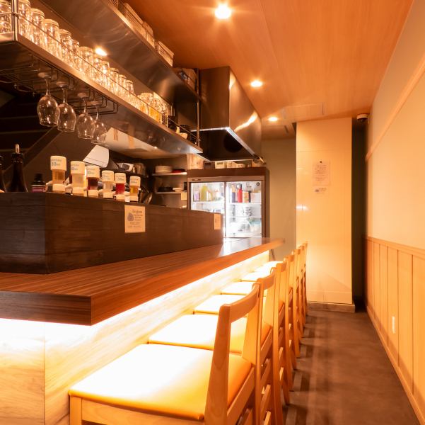 [Great location, just a 5-minute walk from Okayama Station] Perfect for solo travelers, couples, or groups of friends.We have seven counter seats where you can quietly enjoy your meal and drink. Please drop in!