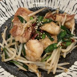 和牛ホルモンニラ炒め