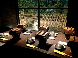 中庭を眺めることができる、掘りごたつ個室のお部屋。最大54名様までＯＫ☆