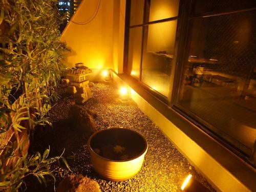 中庭が見えるお部屋‥