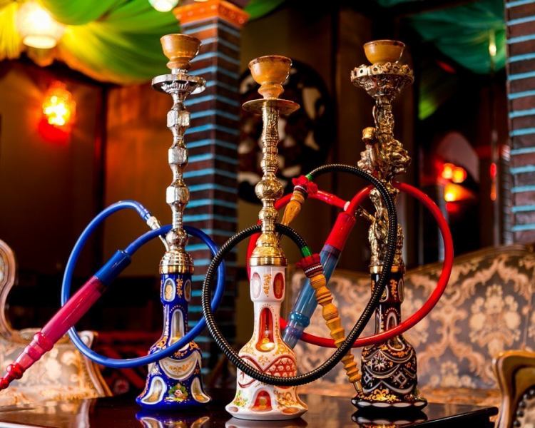 There is a shisha (hookah) that has a relaxing effect.We have many flavors such as our original blend flavors and fruit flavors.The staff will explain to those who are new to shisha, such as how to smoke shisha.