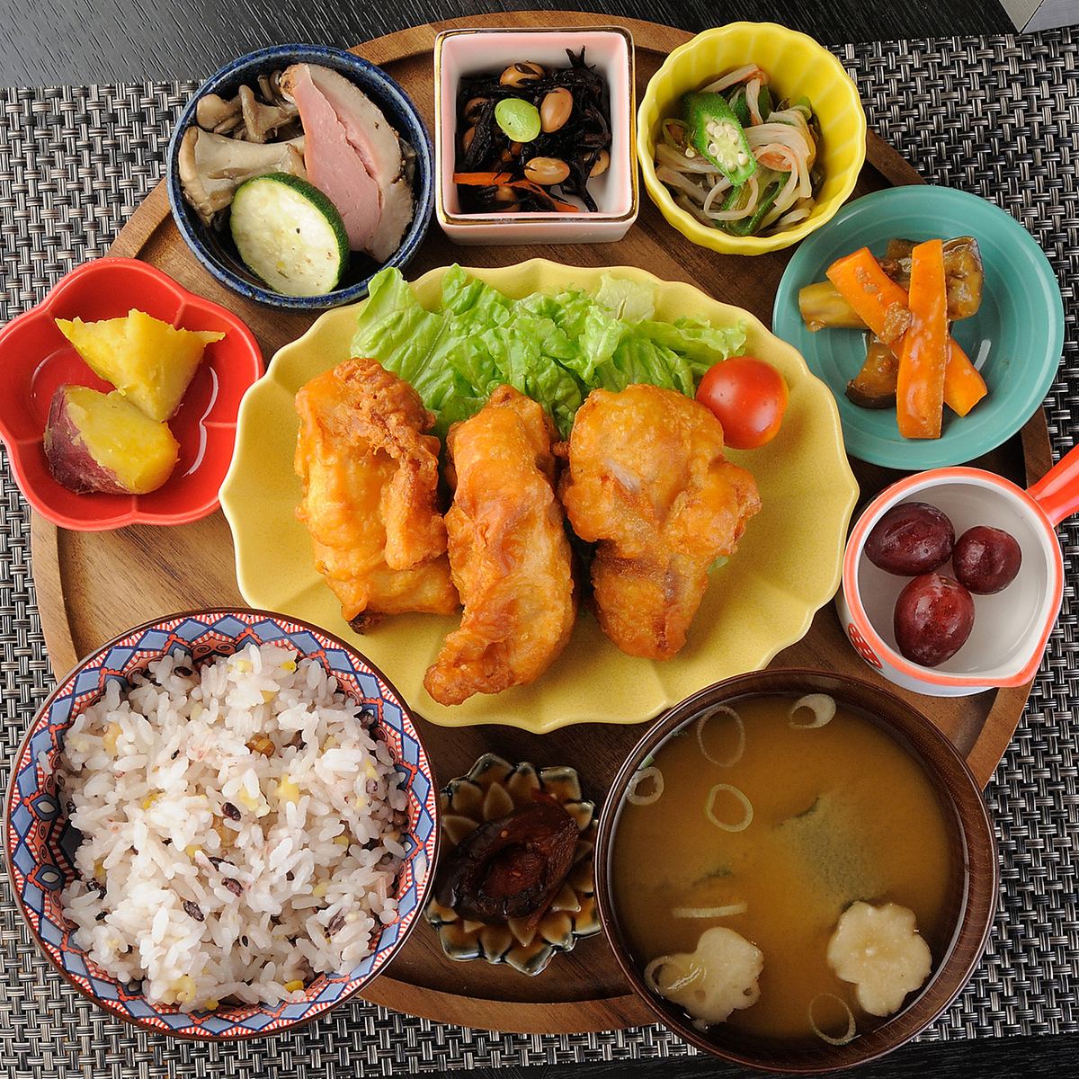 こだわりの自然食材を使用した手作りランチ♪