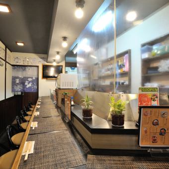 [Counter seats] Enjoy a relaxing time in a calm atmosphere.Please feel free to drop by ♪