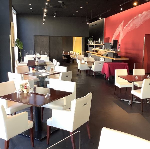 The interior of "CAFE&DINING WASHOW" is a sophisticated and stylish space, but there is no formality at all.You can enjoy delicious lunch, dinner, and sweets every day, not just for hotel guests.Please feel free to come by.
