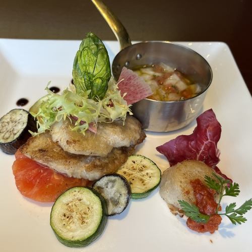 魚午餐五月/六月限定菜單“炒鯛魚和扇貝配皮斯托醬”