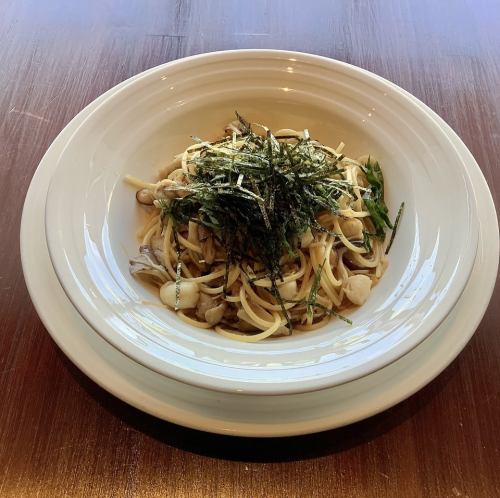 小柱と5種のきのこの和風パスタ