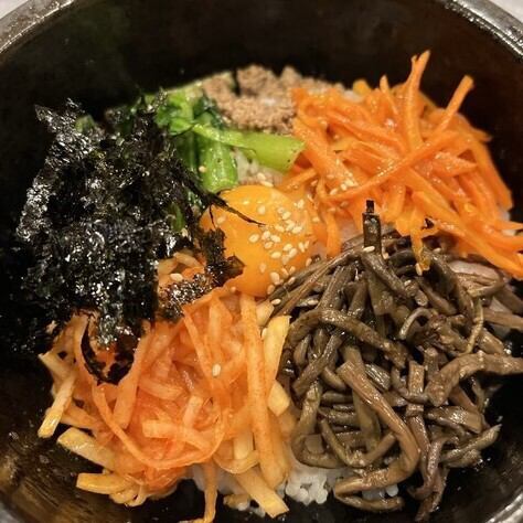 本格韓国料理と豊富な一品料理を満喫ください！