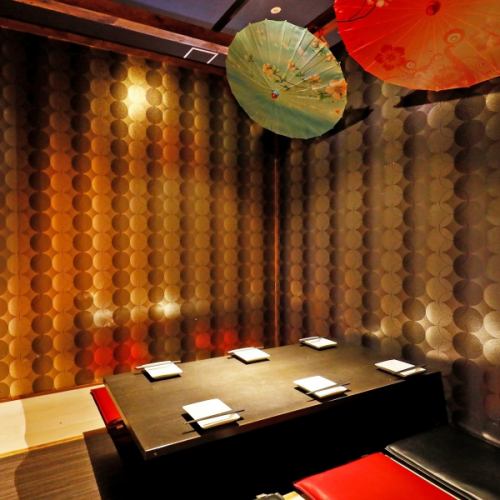 <p>レトロな店内は雰囲気抜群!!全席個室で盛り上がる事間違いなし◎</p>