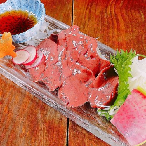 低温調理！生食感の馬レバー刺