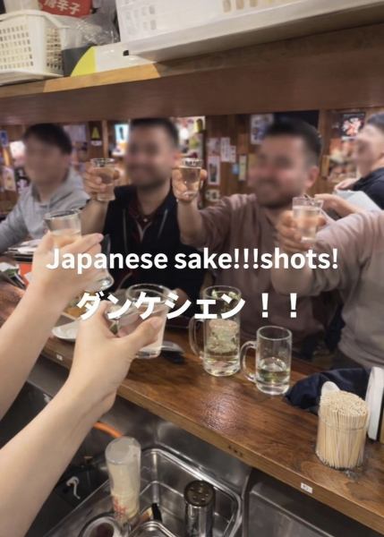 少人数で落ち着いて食事を楽しめるカウンター席は、会話を大切にする方におすすめ！お店の子との距離が近く、料理の相談やおすすめを聞きながらくつろげます。テーブル席もコンパクトに配置されており、居心地のよいバランスの取れた空間で、初めての来店でも自然とリラックスできます♪