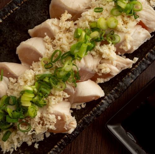 《マジうま》「鶏わさ」湯引きした新鮮なササミを削りたて山わさびで