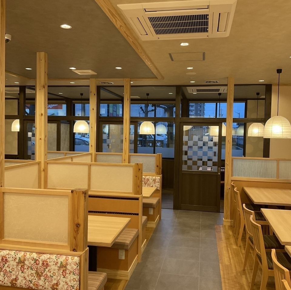 木の温もりが感じられるデザインが特徴です。