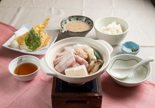 自然薯とろろ鍋御膳