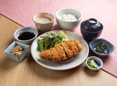 熟成ロースカツ自然薯御膳