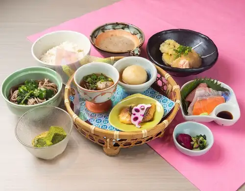 華やかとろろ御膳