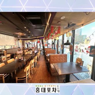 [Homely space] The tables convey the warmth of wood, and the interior is bright and clean.☆ It seems that you will forget the time and stay for a long time.Please feel free to stop by in between shopping or events in Shibuya, or on your way home!!