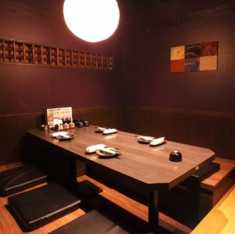 可容納4至10人的私人房間◎在輕鬆的日式私人房間中♪參加朋友之間的聯合聚會或飲酒聚會！