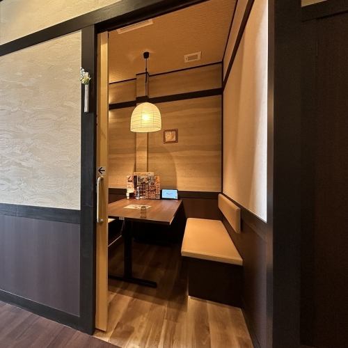 <p>4～6名様の個室席をご用意しております。空き状況や詳しい内容はお気軽にお問い合わせください。写真はイメージです。</p>