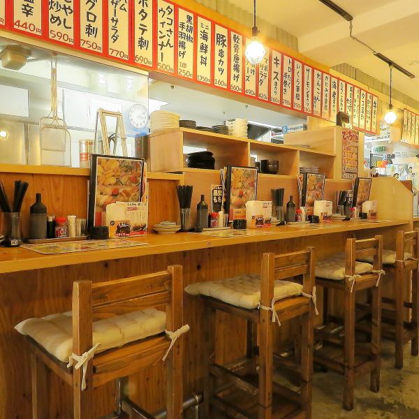 地下鉄直結でアクセス抜群！串揚や各種居酒屋メニューなど堪能できるメニューが充実しております！