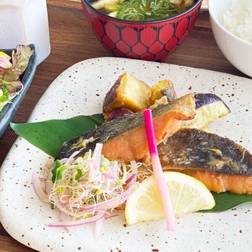 旬を感じる季節のお料理をご提供♪